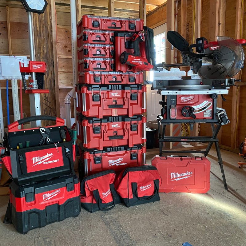 thumbnail image 2 of Milwaukee 48-22-8425 PACKOUT Large Tool Box – Durable Storage Bin 2 of 6